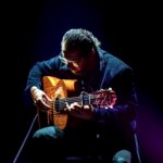 Guitarrista español tocando en directo