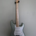 Puente y tremolo de una guitarra eléctrica tipo Stratocaster